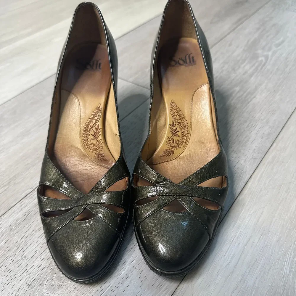 Soft Gabriela dark green learner pump‎ round toe medium heel size 9.5